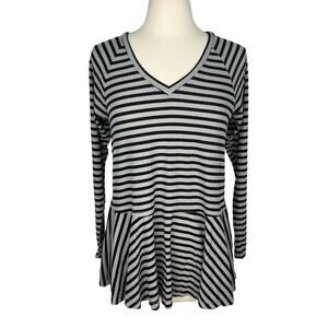 NWOT ENTRO Black & Gray Striped Peplum V-neck Stretchy Long Sleeve Top Sz Small